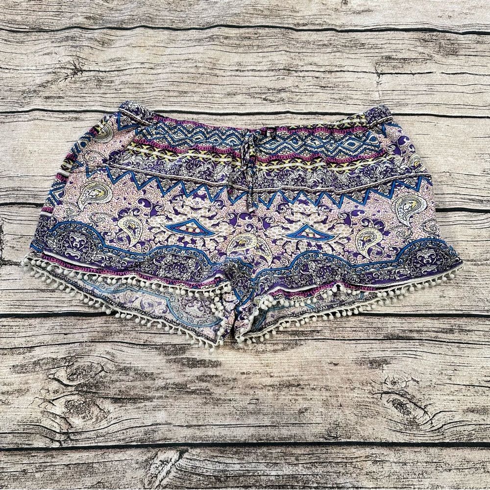 No Boundaries Low Waist Tribal Boho Patterned Shorts With Pom Pom Fringe Size M